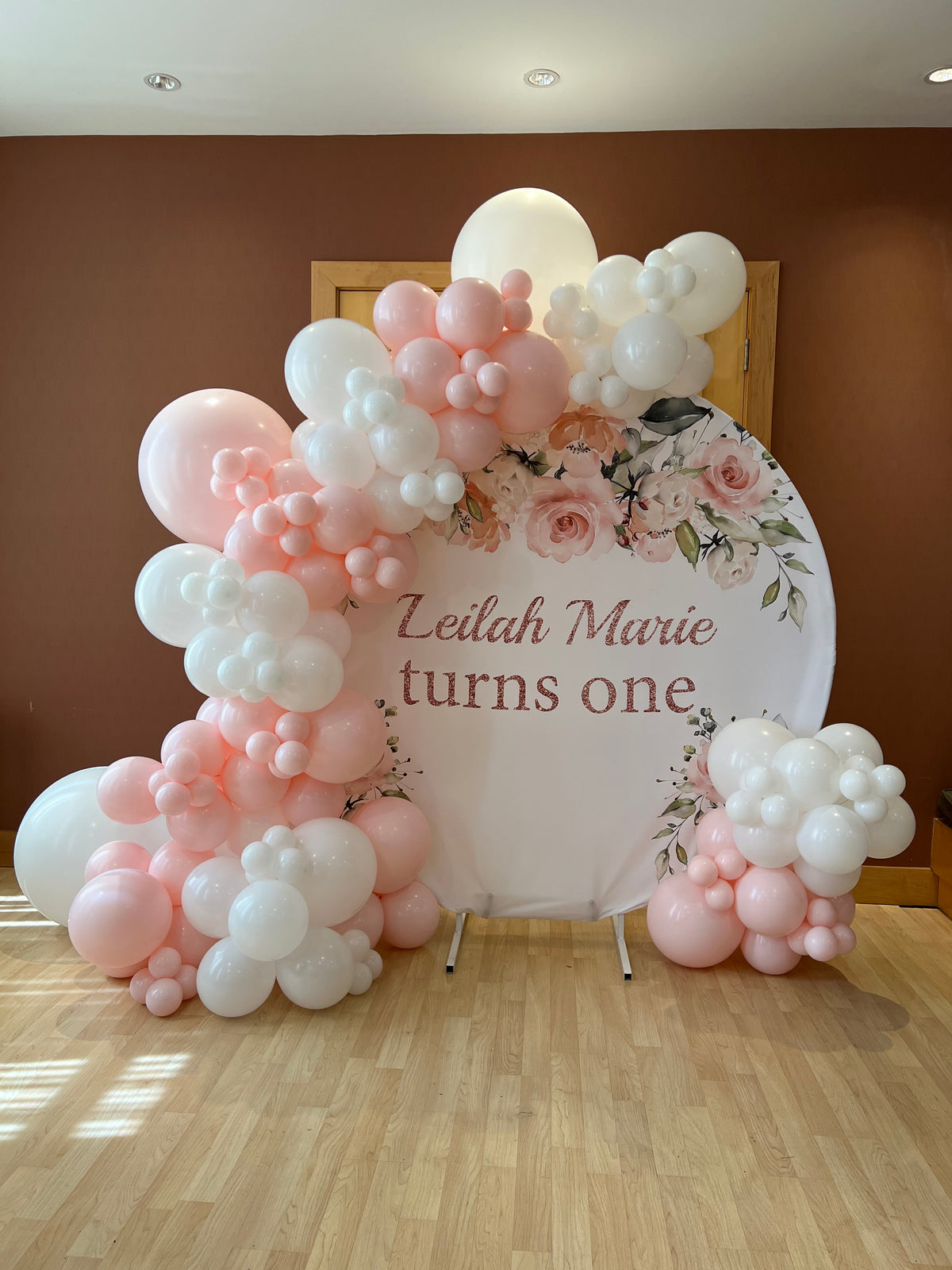 WOW YOUR GUESTS! - Luxury Event Decor, Balloon Decor, Balloon Garland